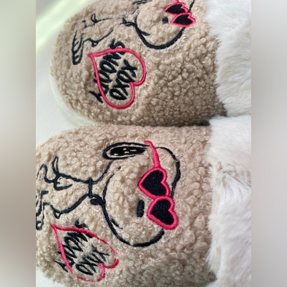 Snoopy Slippers - Picture 8 of 8